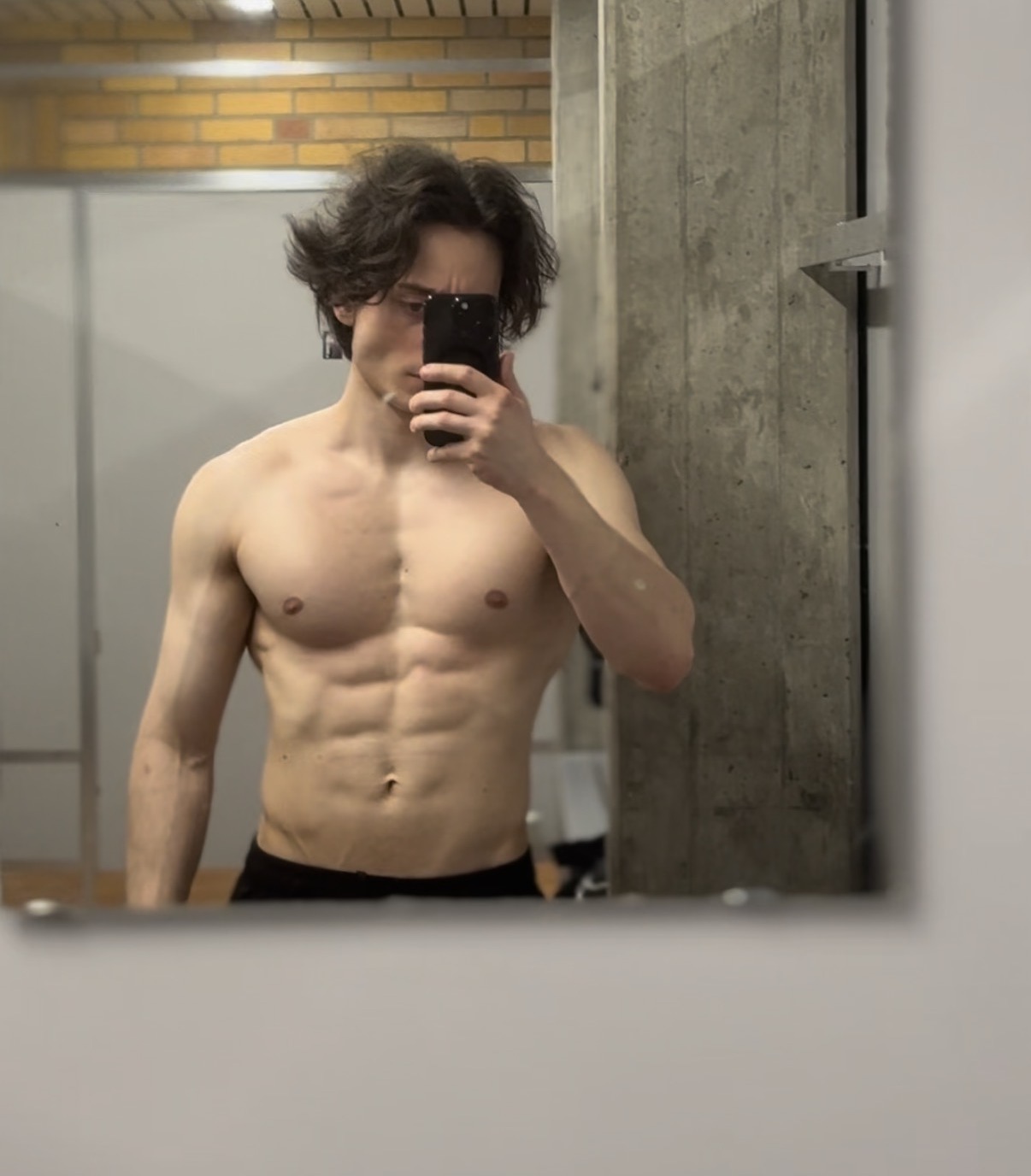 Bodyweight training — male